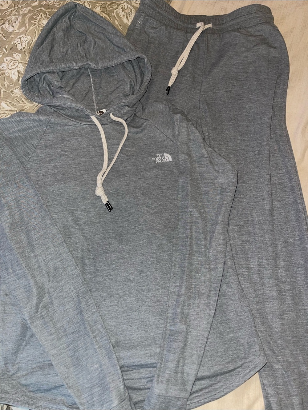 The North Face women’s Heather Gray Hooded Pullover Sweatshirt / pants